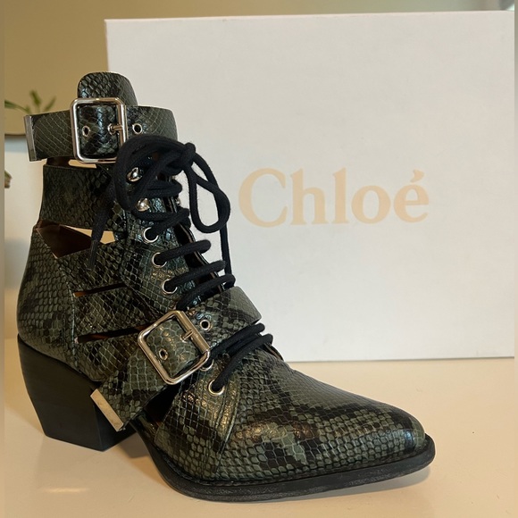 Chloé Rylee Cut Out Boot in Python Green - Picture 4 of 14